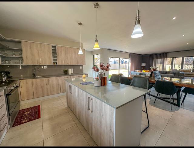 4 BEDROOM HOUSE FOR SALE IN MIDSTREAM MEADOWS